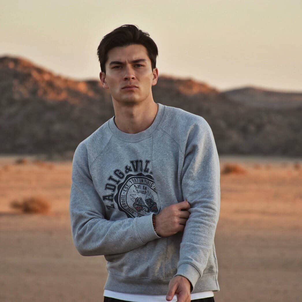 大島アンディのインスタグラム：「Sunrise in the desert 🌵」