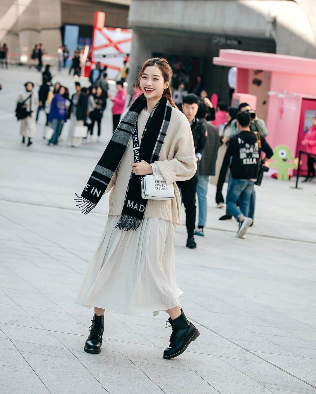 가로수길 , Seoulのインスタグラム：「SFW Street Fashion Style Thx @leessseoyeon 🔥🔥 항상 밝은 서연이」