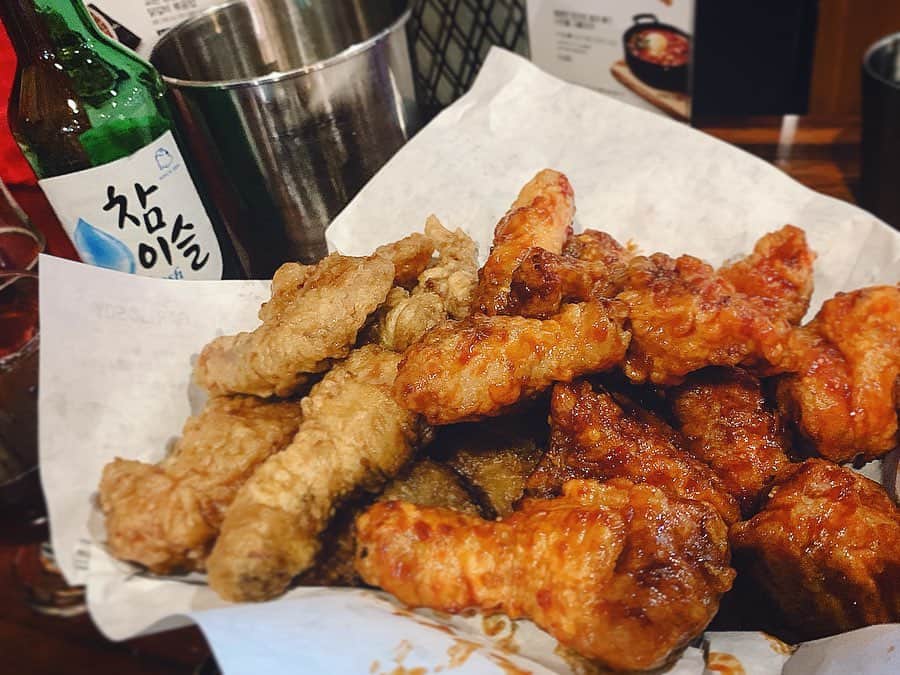 横町ももこさんのインスタグラム写真 - (横町ももこInstagram)「💖 . たくさん呑んで食べて楽しい旅だった😋🍶 . . #韓国旅行#korea#travel#한국여행#한국#서울#韓国#タビジョ#lovekorea#koreantrip#traveltokorea#ソウル #韓国グルメ#韓国料理#korean food#はしご酒#食い倒れ#チャミスル#참이술#チキン#chicken#チメク #치킨#치맥#japanesegirl#japanesemodel#일본여자#일본모델」10月17日 20時33分 - momochadayo