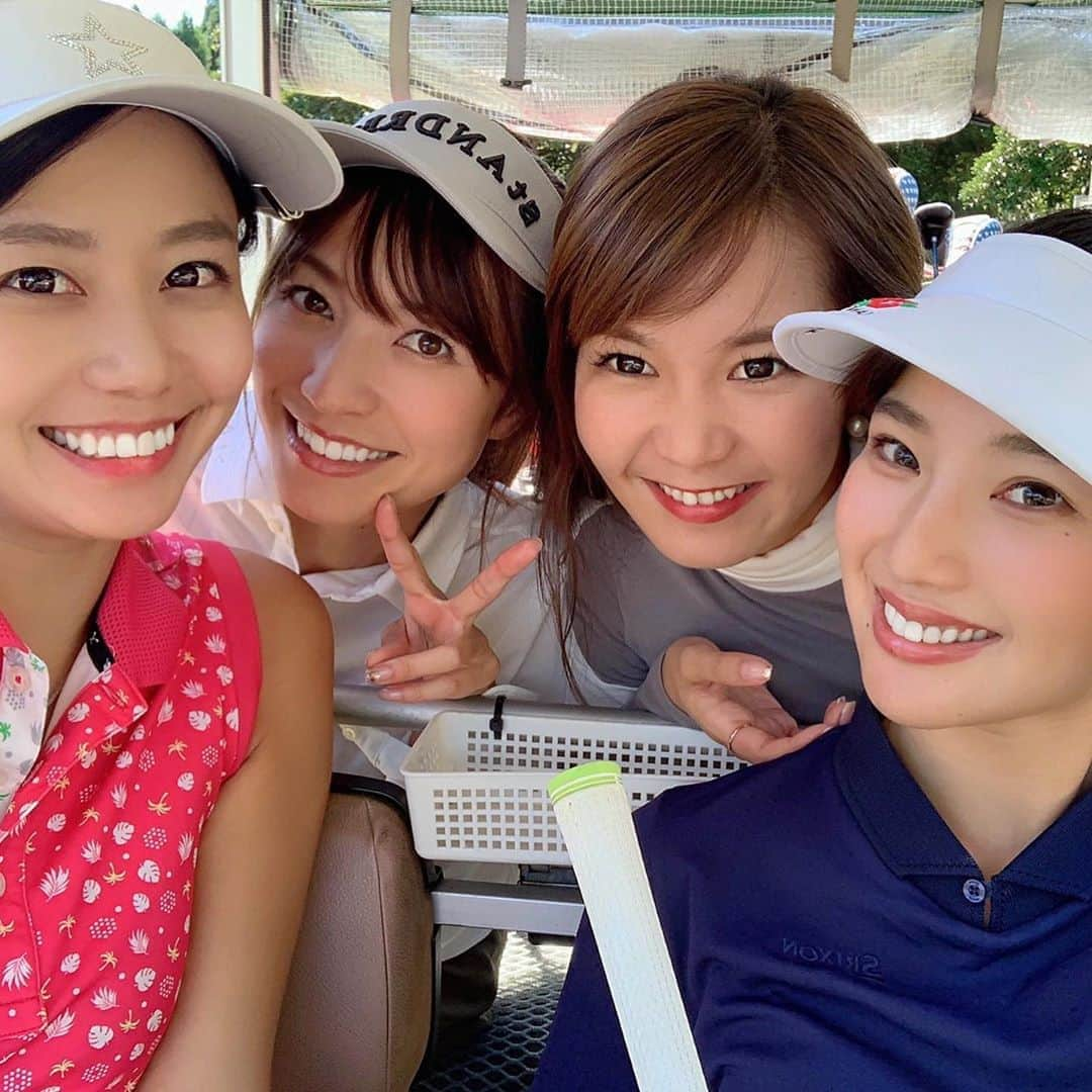 高沢奈苗さんのインスタグラム写真 - (高沢奈苗Instagram)「. 10月頭の⛳️ この日は @kojimachi_golfclub の仲良しメンバーでラウンド会🏌️‍♀️💛 . トーヨーカントリー、簡単過ぎず難し過ぎずでスコアは88！ . 一緒に回った @sonokya_golf はなんとベスト更新✨😍🙌 おめでとう💕 . . @vividgolf で購入した @aimantgolf_official のスカートは後ろがリボンになっててかわいい😍 @standrews_jp の薄手の長袖ポロシャツと合わせて落ち着いたシンプルコーデ💛✨ . . . #golf #reginagolf #vividgolf #standrews #aimantgolf #ゴルフ #ゴルフ女子 #麹町ゴルフクラブ #仲良しゴルフ #セントアンドリュース #レジーナ #ビビゴルフ #トーヨーカントリー #秋晴れ #ドライバーショット #打ち下ろし #打ち下ろし好き #飛ぶから #200yd」10月17日 20時42分 - nanaetakasawa