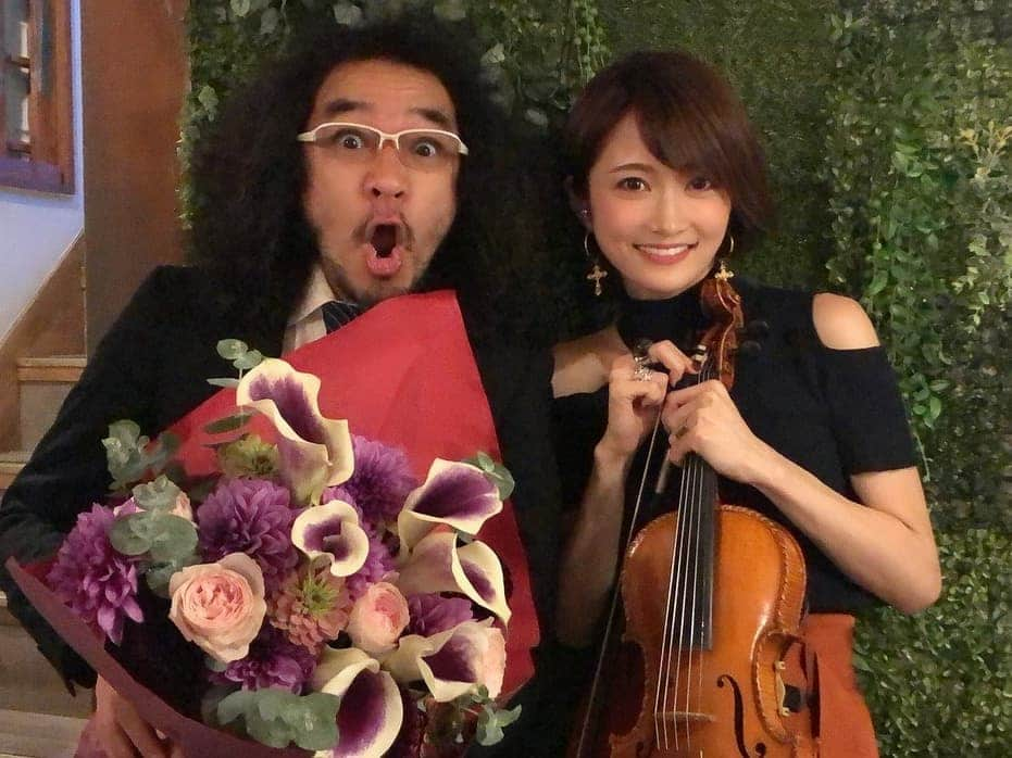 AYASAさんのインスタグラム写真 - (AYASAInstagram)「今回のFCイベントでのライブはお久しぶりのTakutoくんと🎻🎹🎶 (減量っぷりが凄まじかった！！笑) . そしてまさかのカワイケン氏が駆けつけてくれたのですよ💜 レアすぎるスーツ姿✨笑 ・ ・ #ayacircle #ファンクラブイベント」10月17日 20時50分 - ayasa_doya