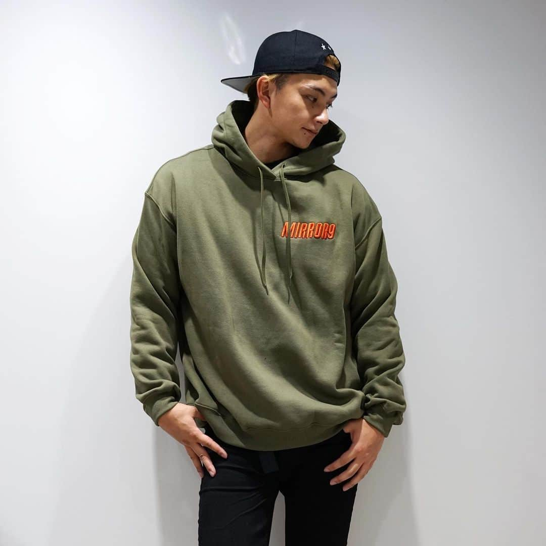 Select Shop MIRROR9さんのインスタグラム写真 - (Select Shop MIRROR9Instagram)「【MIRROR9】 Embroidery hoodie/BK,KH Bucket hat/BK 2019/10/17 20:00〜販売スタート model / @coco_mirror9 (M着用) @mi_taku (XL着用) #MIRROR9 #ミラーナイン」10月17日 12時04分 - mirror9official