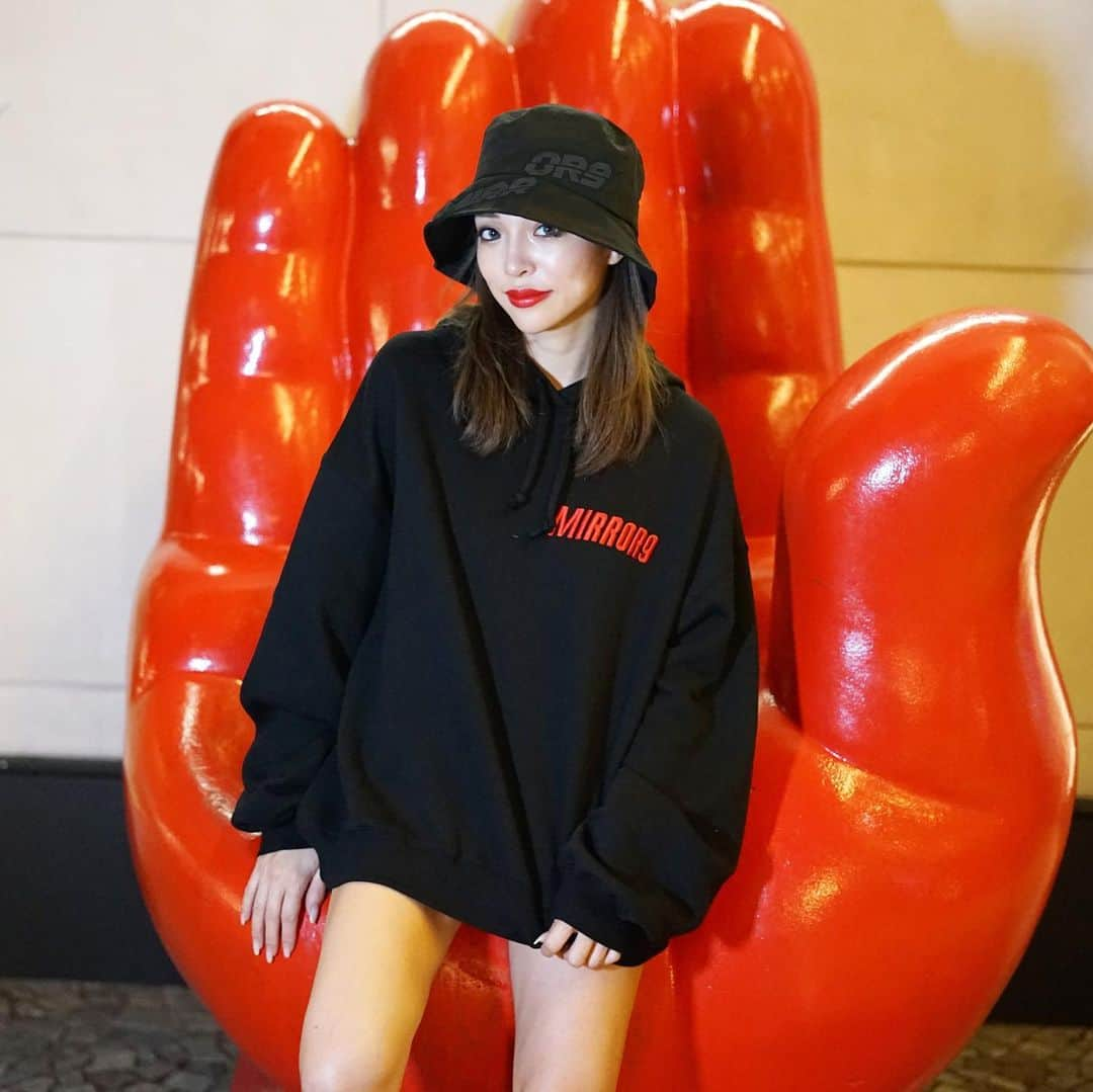 Select Shop MIRROR9さんのインスタグラム写真 - (Select Shop MIRROR9Instagram)「【MIRROR9】 Embroidery hoodie/BK,KH Bucket hat/BK 2019/10/17 20:00〜販売スタート model / @coco_mirror9 (M着用) @mi_taku (XL着用) #MIRROR9 #ミラーナイン」10月17日 12時04分 - mirror9official