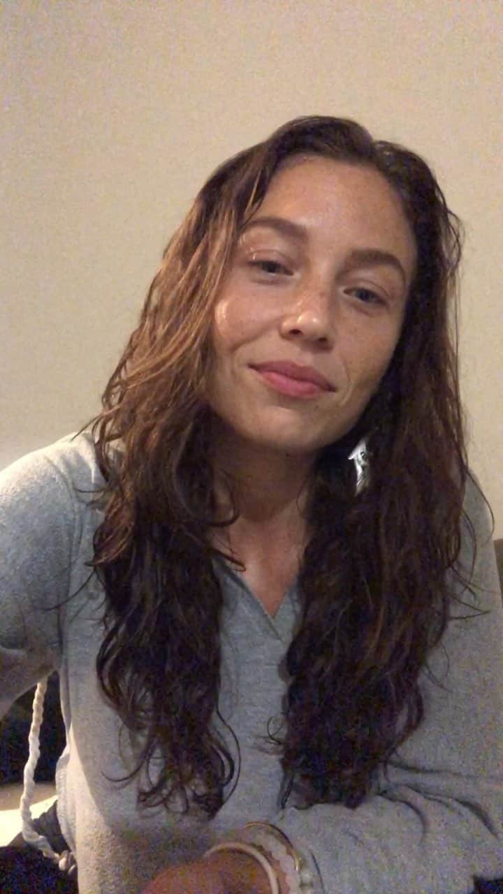 Nicole Mejiaのインスタグラム：「This hung on my family’s refrigerator for as long as I can remember. I hadn’t thought of it in YEARS but it popped in my head as I walked in a messy apartment after a long day of work.  I want to share it with you because reading it truly brought me joy. Hoping it does the same for you, should you need it! —— Dust if you must By Rose Milligan  Dust if you must, but wouldn't it be better To paint a picture, or write a letter, Bake a cake, or plant a seed; Ponder the difference between want and need?  Dust if you must, but there's not much time, With rivers to swim, and mountains to climb; Music to hear, and books to read; Friends to cherish, and life to lead.  Dust if you must, but the world's out there With the sun in your eyes, and the wind in your hair; A flutter of snow, a shower of rain, This day will not come around again.  Dust if you must, but bear in mind, Old age will come and it's not kind. And when you go (and go you must) You, yourself, will make more dust.」