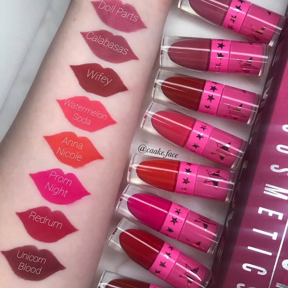 Jeffree Star Cosmeticsさんのインスタグラム写真 - (Jeffree Star CosmeticsInstagram)「How cute are these swatches of our Red & Pink #MINIBUNDLE 🤤This killer shot was taken by our girl @caake.face 🔥💖 #jeffreestarcosmetics」10月17日 12時14分 - jeffreestarcosmetics