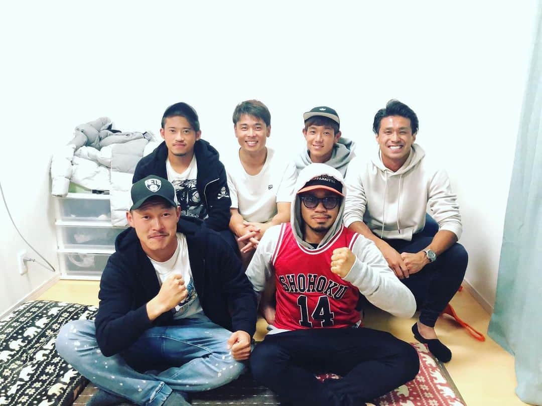 石田崚真のインスタグラム：「工藤会しました😁 美味しすぎて感無量でした🙏 #支度から片付けまで紳士なまさと君  #最後のココアさえ紳士  #中二病な2人  #料理人廣末  #愛想笑いな海斗  #ヤリ」