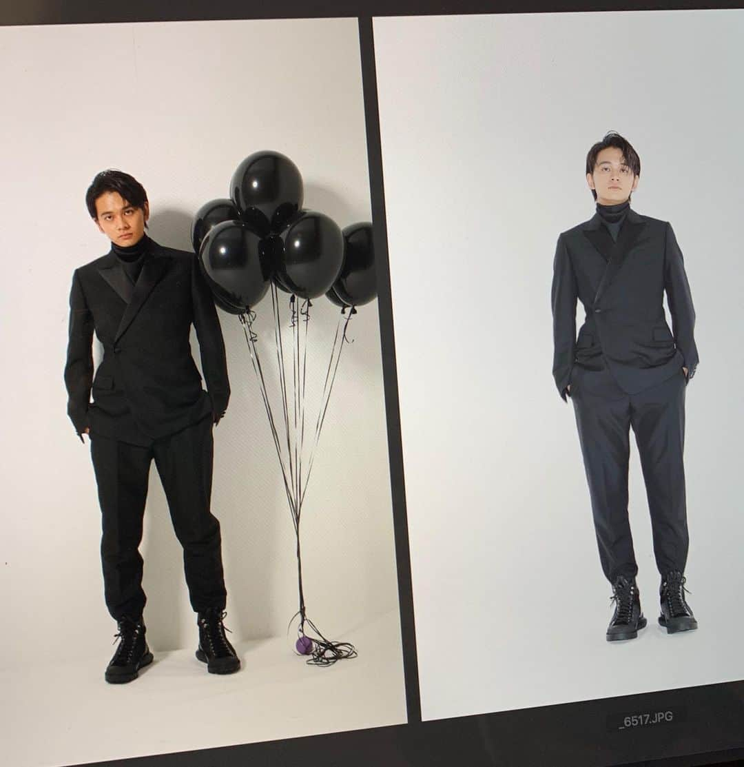 北村匠海さんのインスタグラム写真 - (北村匠海Instagram)「スーツが好きという方も多かったので。 実は黒い風船をいれたバージョンも あったのですねぇ。 #北村匠海 #写真集発売中 #匠海くん #一人の方が #素敵ですね #と風船はサヨナラ #のちほど #風船ショットも #あげるとかあげないとか #20歳前の写真も #人気のようなので #むむむ」10月17日 13時06分 - takemekitamura