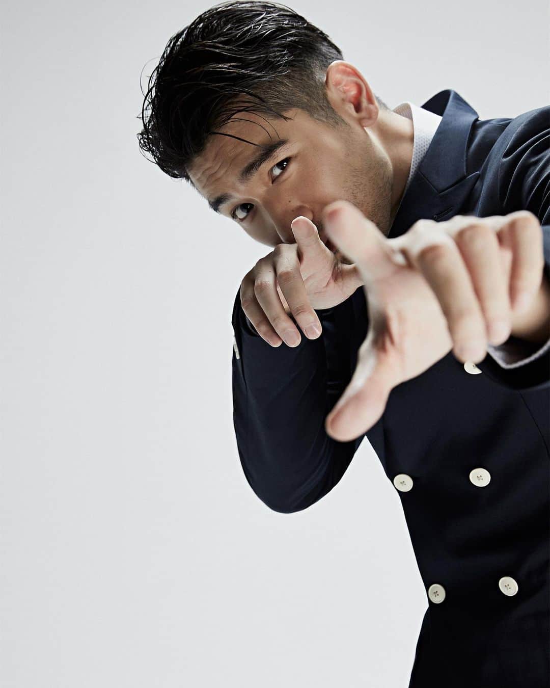ゴッドフリー・ガオのインスタグラム：「🚨October SZN “Easy” Magazine shoot  #yoyuulab #granville360suit」