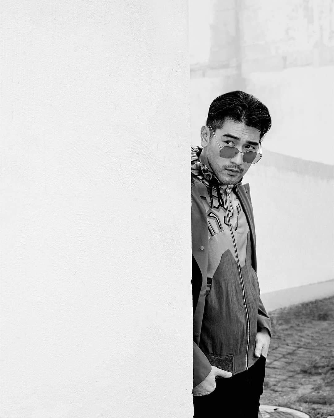 ゴッドフリー・ガオのインスタグラム：「🚨October SZN “Easy” Magazine shoot  #streetsnap」