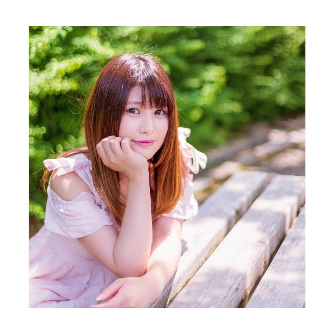 希咲智美のインスタグラム：「最近ぽかぽか陽気がなくなっちゃって さみしいね😌秋だなあ…🍂 photo @440factory  #ポートレート #ポートレートモデル」