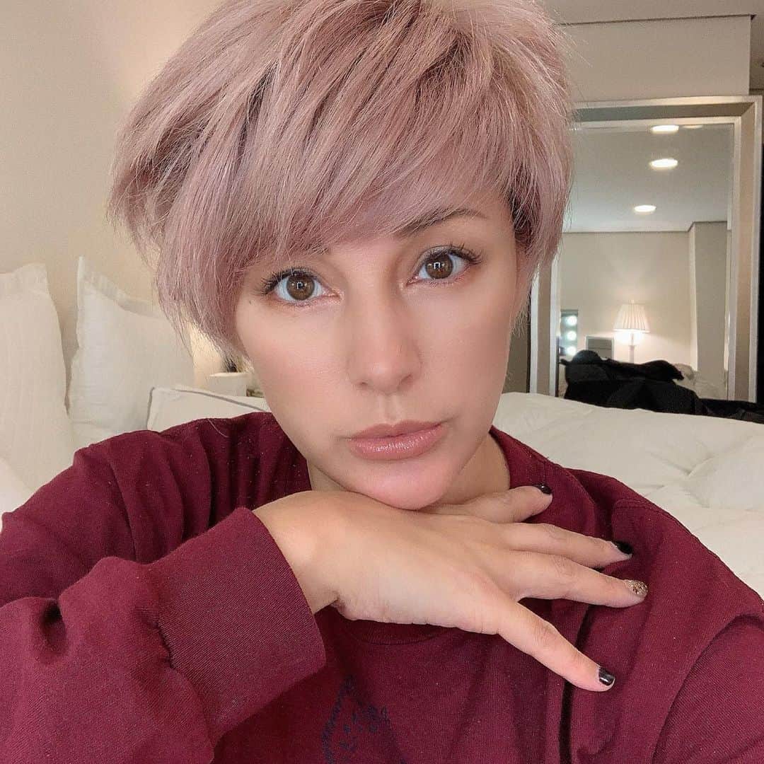 梅宮アンナさんのインスタグラム写真 梅宮アンナinstagram Hi いつもいつも 口紅 リップグロス リップライナーなどを 混ぜて 色味を研究をします 基本毎日です コスメオタク 10月17日 14時12分 Annaumemiya