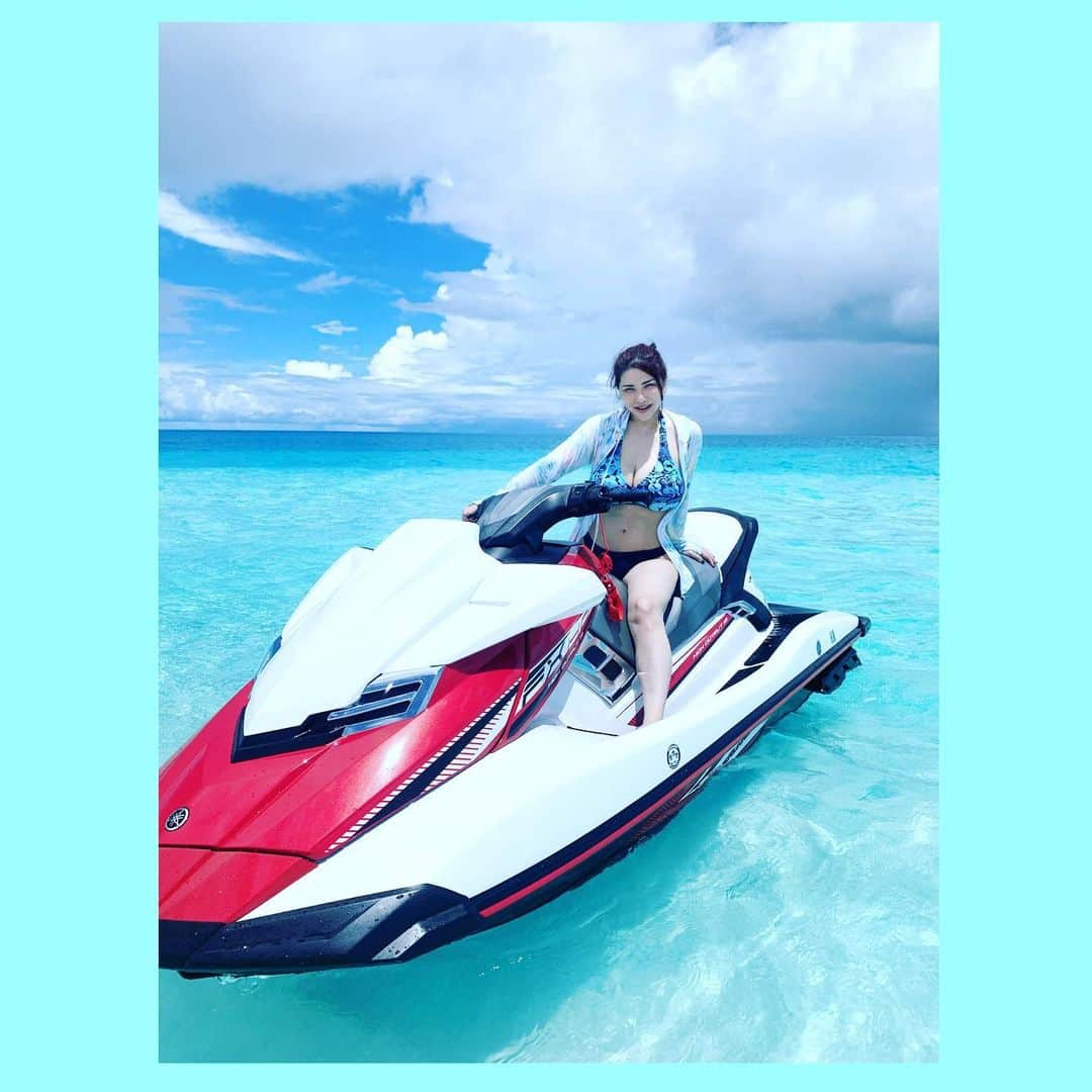 沖田杏梨さんのインスタグラム写真 - (沖田杏梨Instagram)「Don’t let the Maldives sink in 50 years #楽園 #モルディブ  #maldives #supersunshine #infinitypool  #jetski #ジェットスキー #yacht #ヨット #この国は #50年後に沈んじゃうって #温暖化 #世界問題 #この楽園を護るには」10月17日 14時22分 - anri_okita