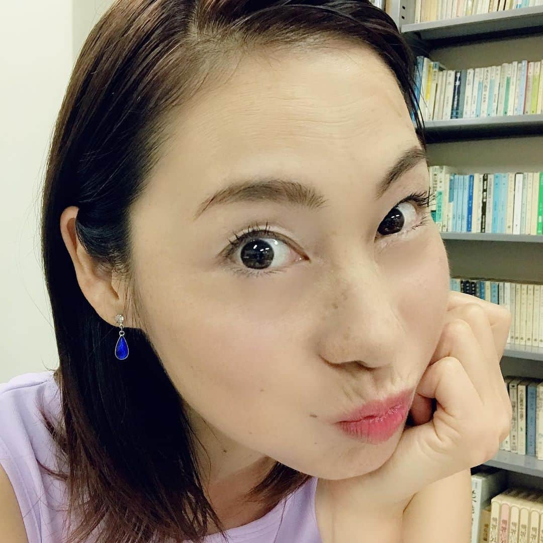 佐藤康恵さんのインスタグラム写真 - (佐藤康恵Instagram)「地元、原市場のまちづくり応援大使に任命されました（╹◡╹）♡ ちゃっかり息子もポージングしていますが💖 地元の新鮮な野菜🥦🥬や大自然の素晴らしさをここで伸び伸び育った私が笑顔でハッピーパワーを皆様に発信していけたらいいなと思います🌼 何より、ママにとって飯能は、最高に子育てしやすい環境だと感じています🌟 皆さん、11月16日(土)は、原市場の『いきいき祭り』❣️ 🚞ラビューに乗って、バスに🚌乗って、大自然を満喫しにきてくださいね！ 都内だと高い有機野菜が原市場に来ればサイズも味も桁違いなんです(*☻-☻*)💖 #応援大使 #地元 #原市場 #佐藤康恵 #女優 #モデル #歌手 #ミュージカル #小公女セーラ #ysjewel #designer」10月17日 14時22分 - yasuesato.official