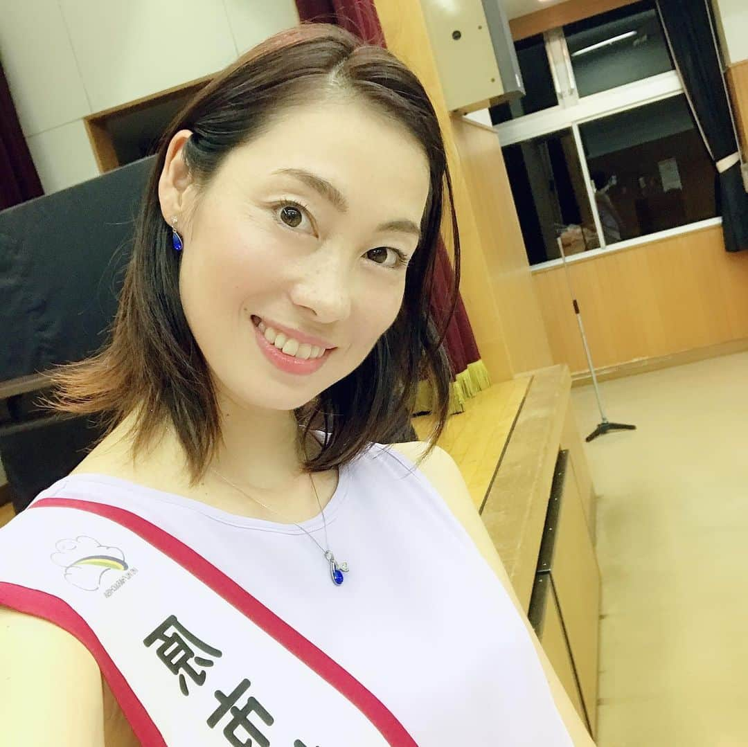 佐藤康恵さんのインスタグラム写真 - (佐藤康恵Instagram)「地元、原市場のまちづくり応援大使に任命されました（╹◡╹）♡ ちゃっかり息子もポージングしていますが💖 地元の新鮮な野菜🥦🥬や大自然の素晴らしさをここで伸び伸び育った私が笑顔でハッピーパワーを皆様に発信していけたらいいなと思います🌼 何より、ママにとって飯能は、最高に子育てしやすい環境だと感じています🌟 皆さん、11月16日(土)は、原市場の『いきいき祭り』❣️ 🚞ラビューに乗って、バスに🚌乗って、大自然を満喫しにきてくださいね！ 都内だと高い有機野菜が原市場に来ればサイズも味も桁違いなんです(*☻-☻*)💖 #応援大使 #地元 #原市場 #佐藤康恵 #女優 #モデル #歌手 #ミュージカル #小公女セーラ #ysjewel #designer」10月17日 14時22分 - yasuesato.official