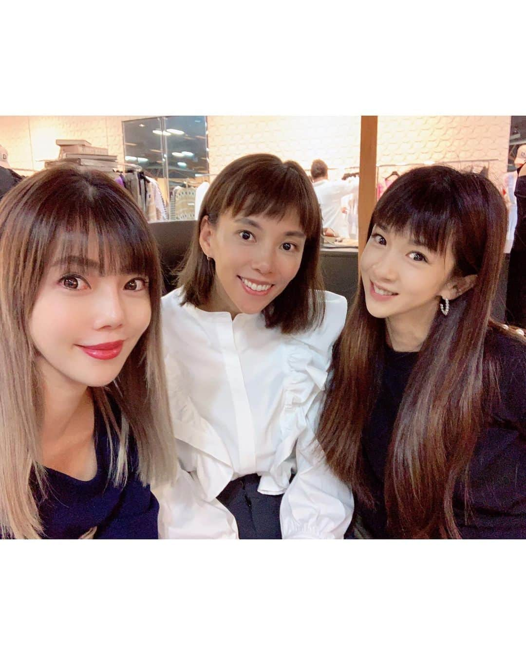 住谷杏奈さんのインスタグラム写真 - (住谷杏奈Instagram)「・ 先日、 仕事が午後からの日に🙋‍♀️ #ほしのあき ちゃんと朝ごはんしてから 2020年春夏のお洋服を見に行きました😌💕 ・ 束の間のお買い物タイムでしたが 充実した午前中になりました🙂 ･ あきちゃんありがとう🥰 ･ あきちゃん。。。 もう何十年も前から知ってるけど、 会う度に若くなっていくのなんで🙄笑」10月17日 14時26分 - annasumitani