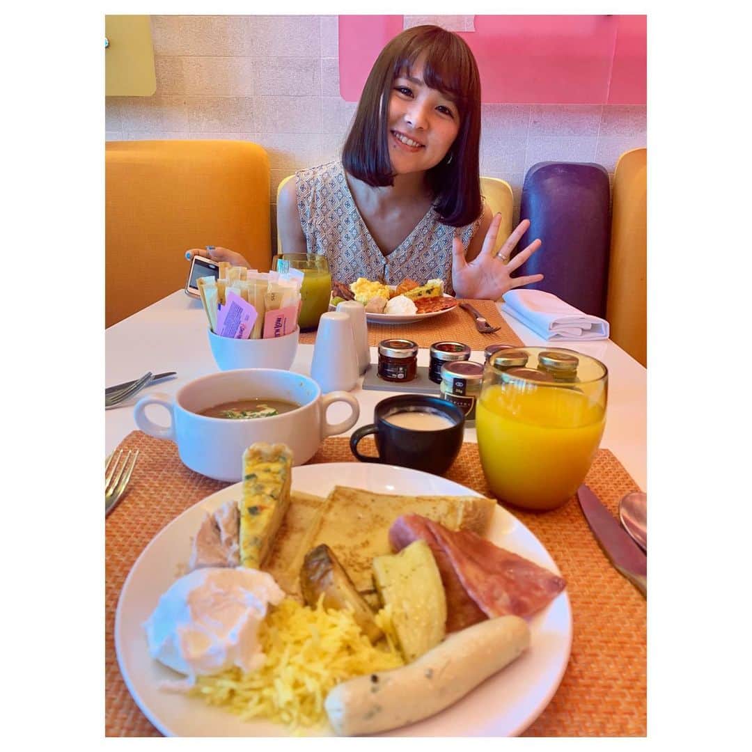 小林由佳さんのインスタグラム写真 - (小林由佳Instagram)「Most of Beautiful STARBUKS🥤✨ ・ ・ #ちょっとすずかでかくない？ #えあたしが小さいの？ #今日もよく飲んでよく食べる」10月17日 14時42分 - yuca_tan