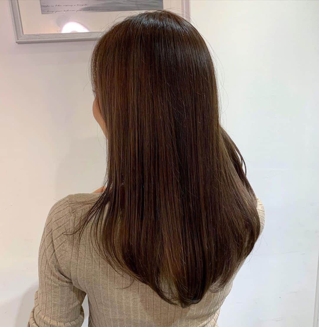 金子実加のインスタグラム：「秋色にしました💇‍♀️ . トリートメント、カット、カラー☺️ . . . . . . . #hair #髪 #艶髪 #ハイライト #ヘアスタイル #longhair #伸ばし中 #髪型 #kanekomika #金子実加 #運命の暴走シンガー #mika #直毛 #cartier #me #bright #トリートメント #treatment #秋色ヘアカラー #ヘアカラー　#秋色カラー #艶髪 #艶髪トリートメント」