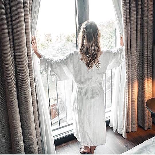 ニコーレ・デラ・モニカのインスタグラム：「Mornings like this 😍 Ph cr @opera.collective and @michele_franciotta_photo  #tbt #goodmorning #hotel #radissonblumilan #photoshooting #compex #vogliadirelax #roomwithaview」