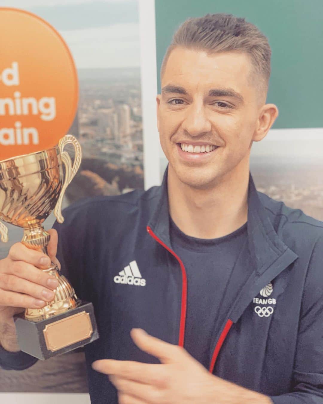 マックス・ウィットロックのインスタグラム：「Out of my achievements this one is definitely up there 😂 “The Good Morning Britain Credenza Champion”. Always love coming on the show, thank you @gmb  @benshephardofficial @susannareid100 @kategarraway @tvsrichardarnold @piersmorgan」