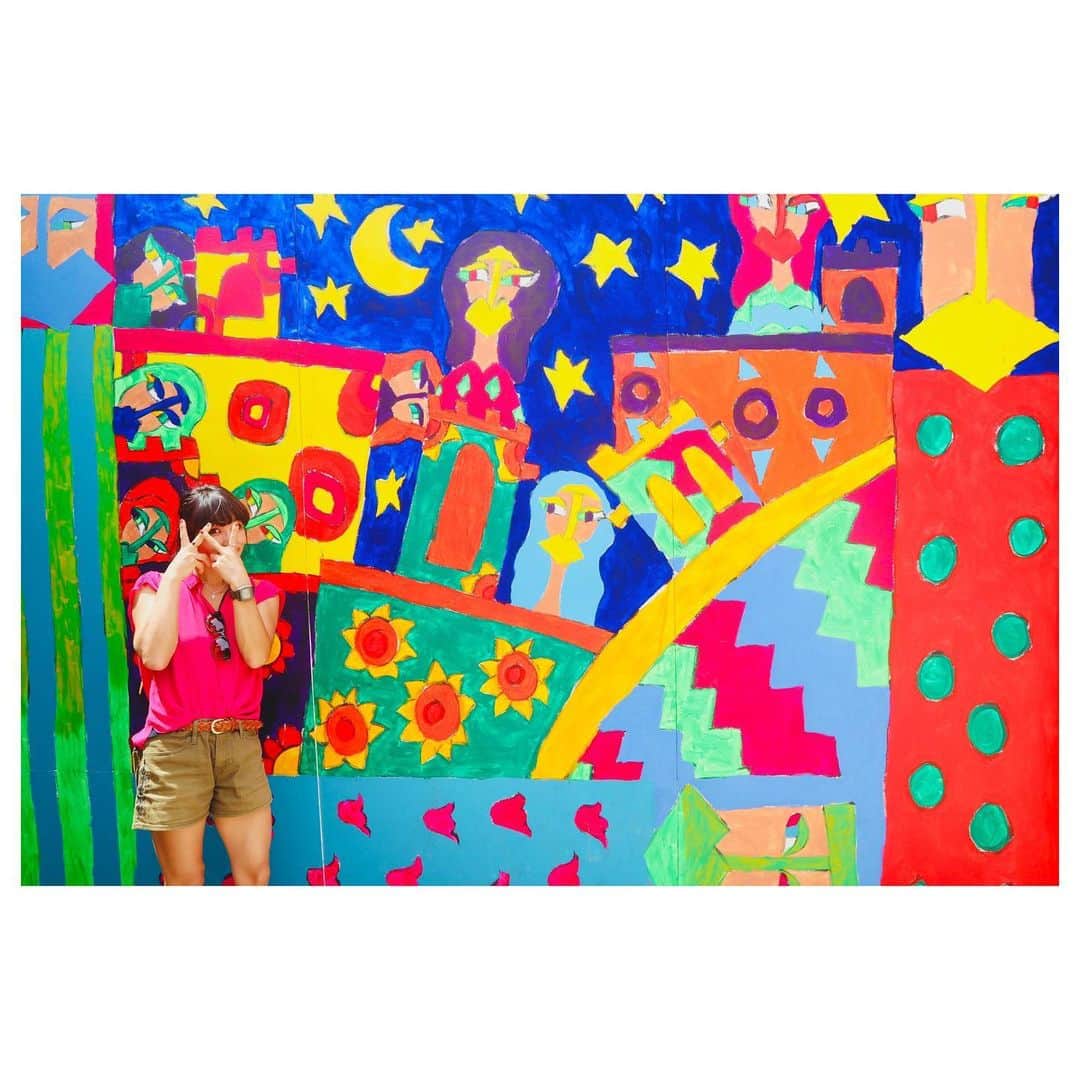 小林由佳のインスタグラム：「Did you checked my new profile pic ?😁🐪🇦🇪 ・ ・ #拡大しすぎてこの可愛い絵のファンシーさ台無しだけどね! #なんなら周りに青いのと赤いのと緑の人間たかってるしね! #現地ではやたらロシア人に間違えられました #💂🏻‍♀️?なぜ #すぱしーば #🇦🇪」