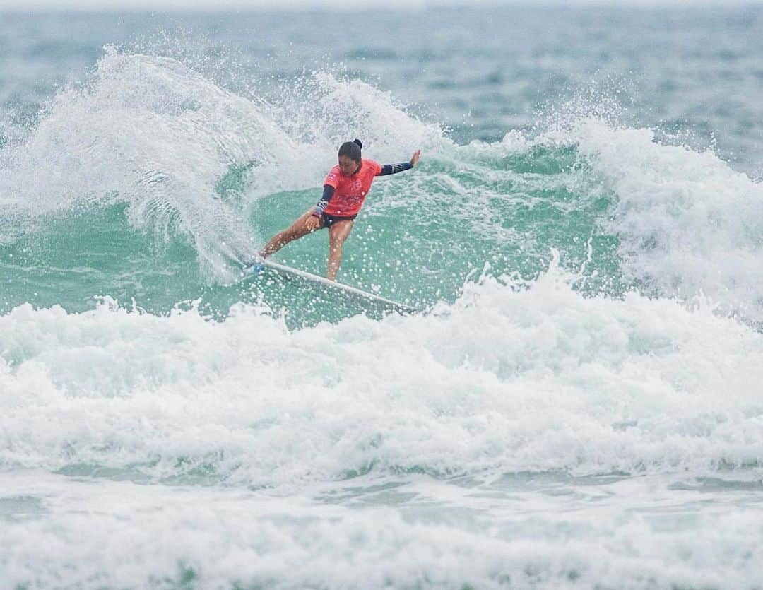 脇田紗良さんのインスタグラム写真 - (脇田紗良Instagram)「On to round of 32 in the QS3000 here in Miyazaki:) waves are fun and I’m so hyped to surf again tomorrow🎶☺️ Pc: @yasushi_photos 😎」10月17日 16時10分 - sara_wakita1010