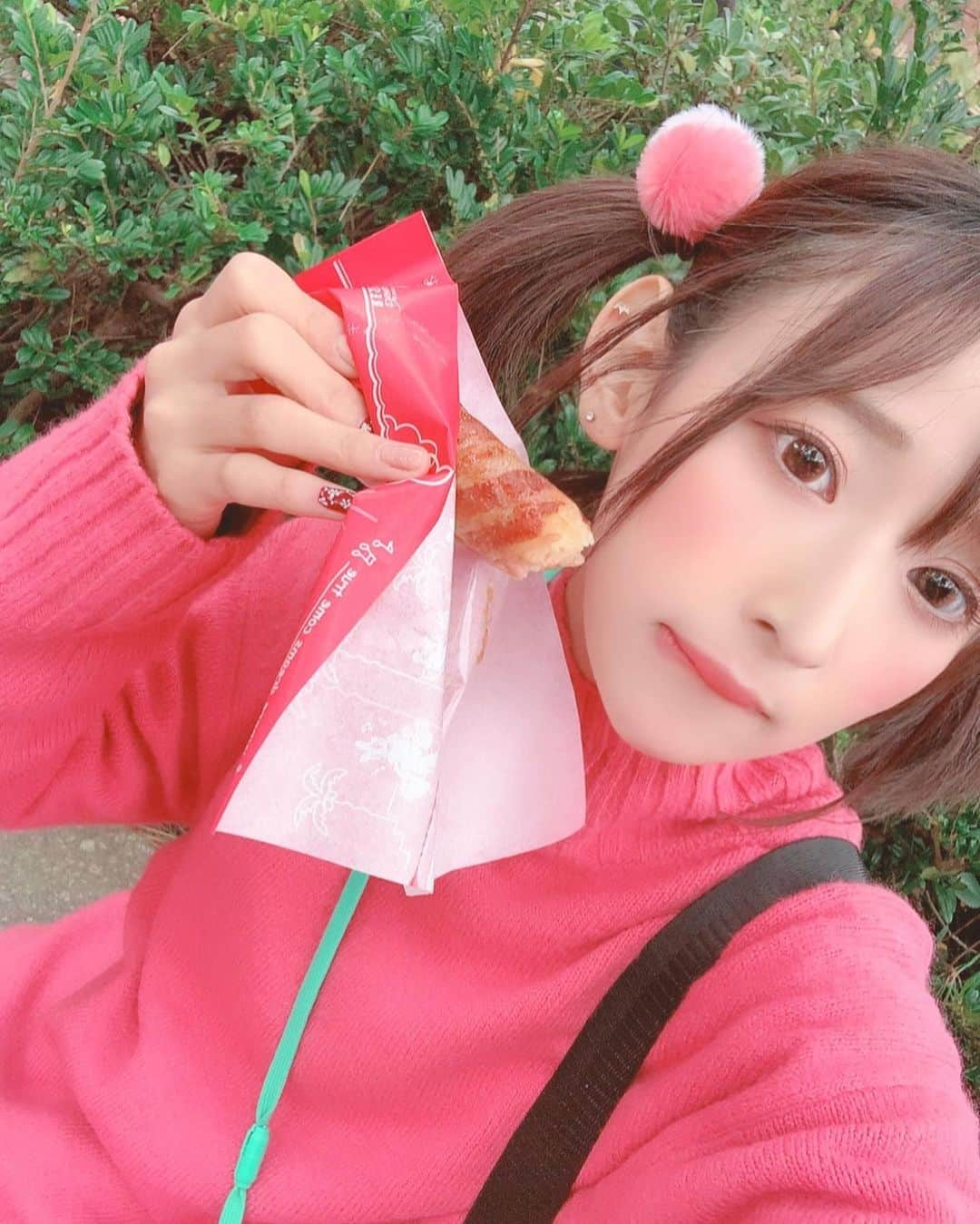 井坂仁美さんのインスタグラム写真 - (井坂仁美Instagram)「♡ #Dハロ #ディズニーランド #モンスターズインク #ブー仮装  #この日寒かったな #でも雨降らなかったのよかた #帰りディズニーストアでアリエルグッズ買ってもうた #アリエルの表紙ですごくタイプなスケジュール帳があったんだけどもうスケジュール帳買っちゃってたから飽きらめて同じデザインのミニ下敷き買った #井坂仁美 #hitomiisaka #仮面ライダーGIRLS #kamenridergirls #KRGS #kamenrider #仮面ライダー」10月17日 16時04分 - hitomi_ankh