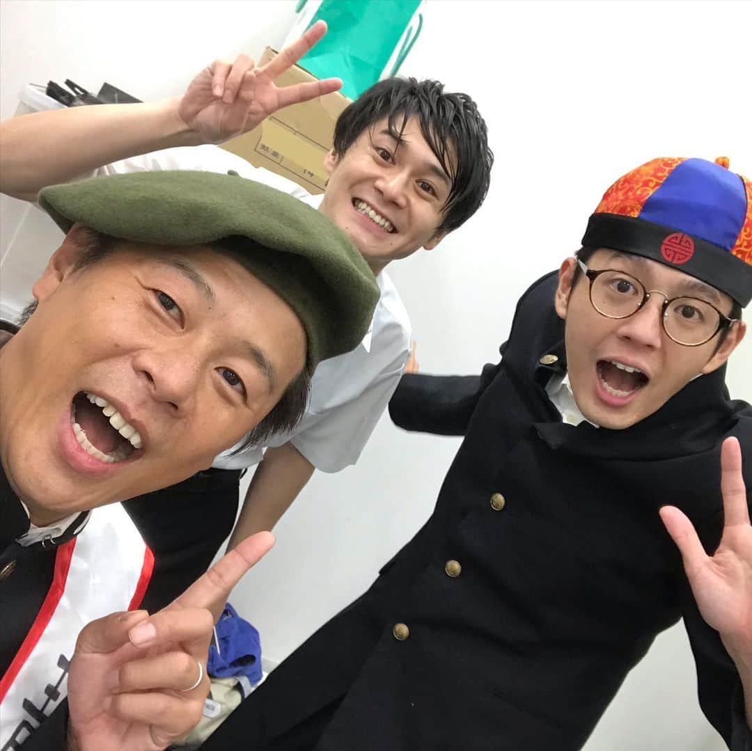 ロッシーさんのインスタグラム写真 - (ロッシーInstagram)「明日は！ モウカリマッカー学園 に登校してます！ 詳しくは、テレビ大阪 10月18日 25時40から！見てね！ #アキナ #モウカリマッカー学園 #トット #天才ピアニスト #野性爆弾 #ロッシー #より。 #ロシ写真」10月17日 16時18分 - yaseibakudan_rossy