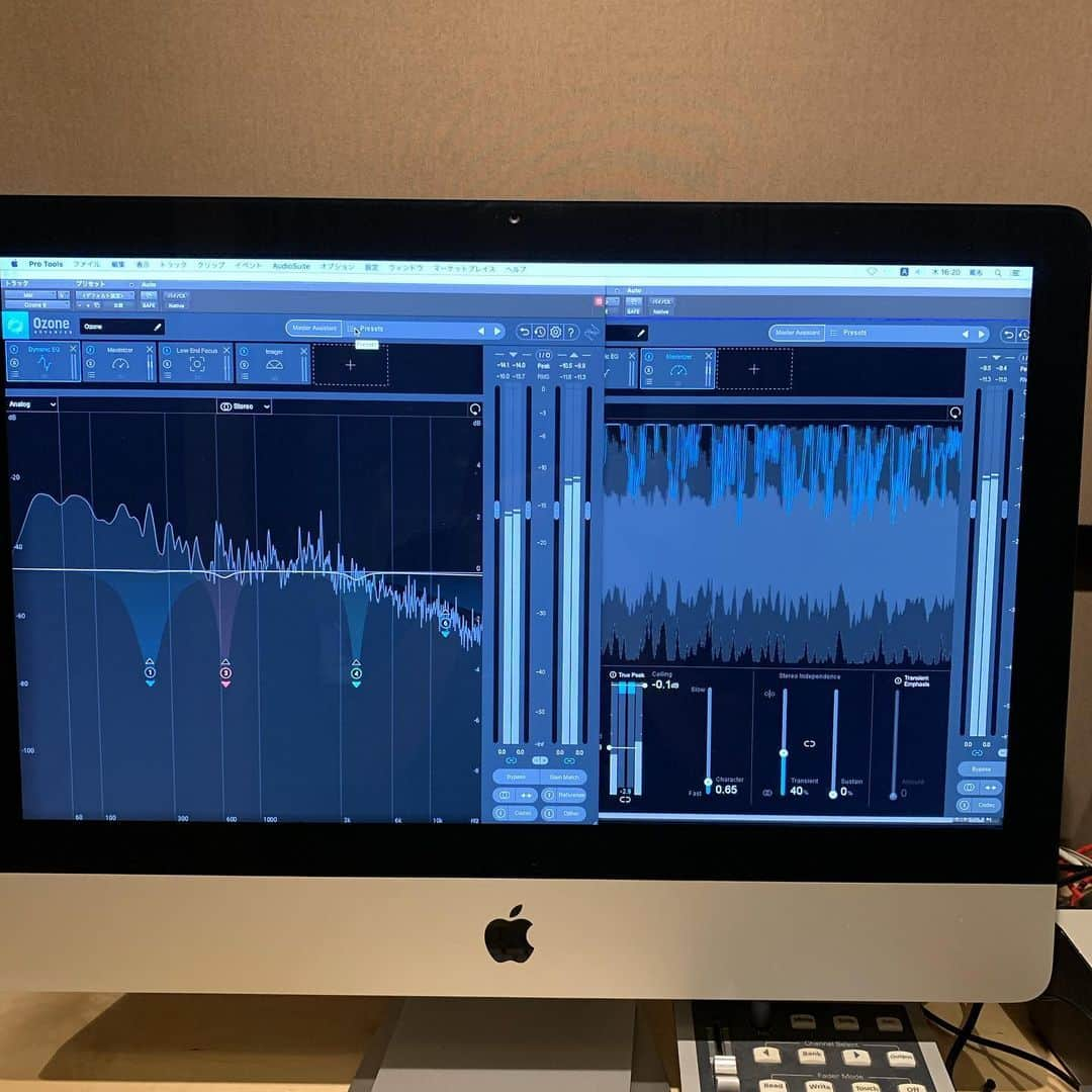 篤志のインスタグラム：「Ozone9のマスターアシスタントに整えてもらってから、EQやらで狙った感じに作って、最後にまたマスターアシスタント使うととても簡単にイメージ通りのミックス出来ます！チョー楽！ 酔っぱらった勢いで買ったモノの中で初めて後悔してない！ #izotope #ozone9」