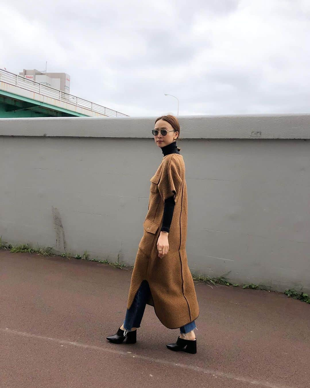 野尻美穂さんのインスタグラム写真 - (野尻美穂Instagram)「昨日の服！ EARIHのワンピースだよ🥰 あったかいから薄手のタートルとちょうどいいよ！ ベルトも付いてるけど私は外して着てます！ #EARIH #タートルは昔SHIPSで買ったやつ #今までで1番てほどお問い合わせ来てて嬉しい🥺💕」10月17日 16時41分 - miho_cocoa