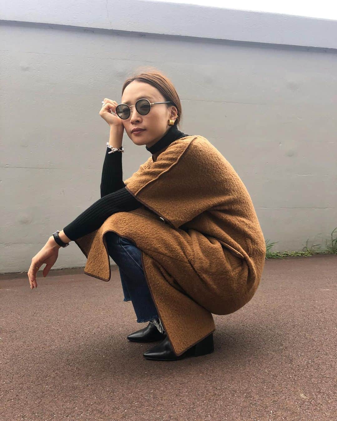 野尻美穂のインスタグラム：「昨日の服！ EARIHのワンピースだよ🥰 あったかいから薄手のタートルとちょうどいいよ！ ベルトも付いてるけど私は外して着てます！ #EARIH #タートルは昔SHIPSで買ったやつ #今までで1番てほどお問い合わせ来てて嬉しい🥺💕」