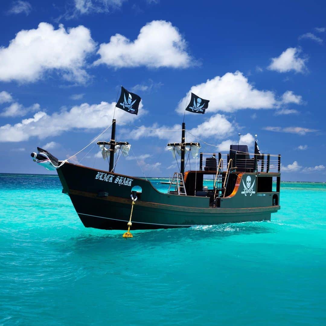 【公式】ルネッサンスリゾートオキナワのインスタグラム：「. #トレジャーハンティング #海賊船 #沖縄 #リゾート #ホテル #ルネッサンスリゾートオキナワ #okinawa #resort #hotel #renaissanceokinawaresort #renhotels」