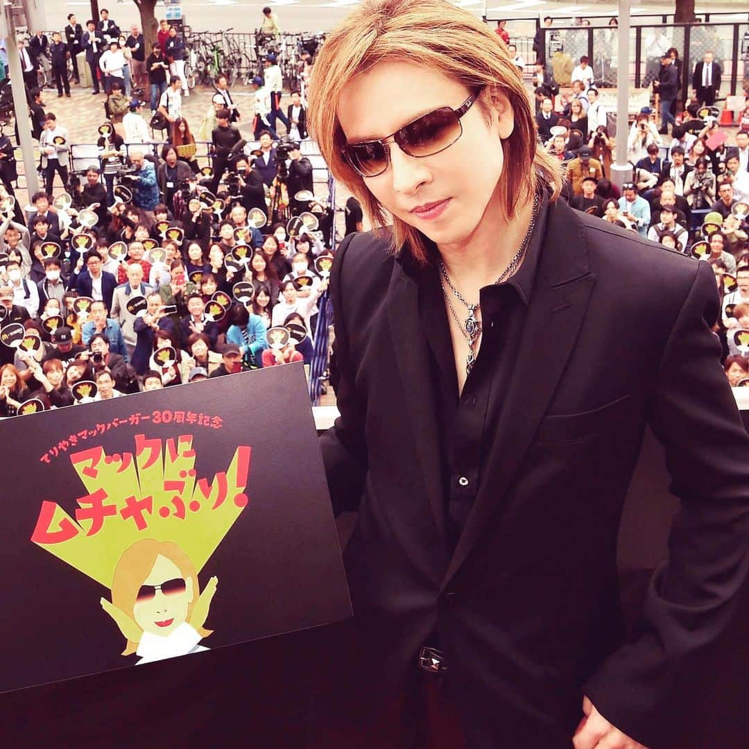 YOSHIKIさんのインスタグラム写真 - (YOSHIKIInstagram)「#mcdonalds のイベントで新宿に来ました。  #マックにムチャぶり」10月17日 17時36分 - yoshikiofficial