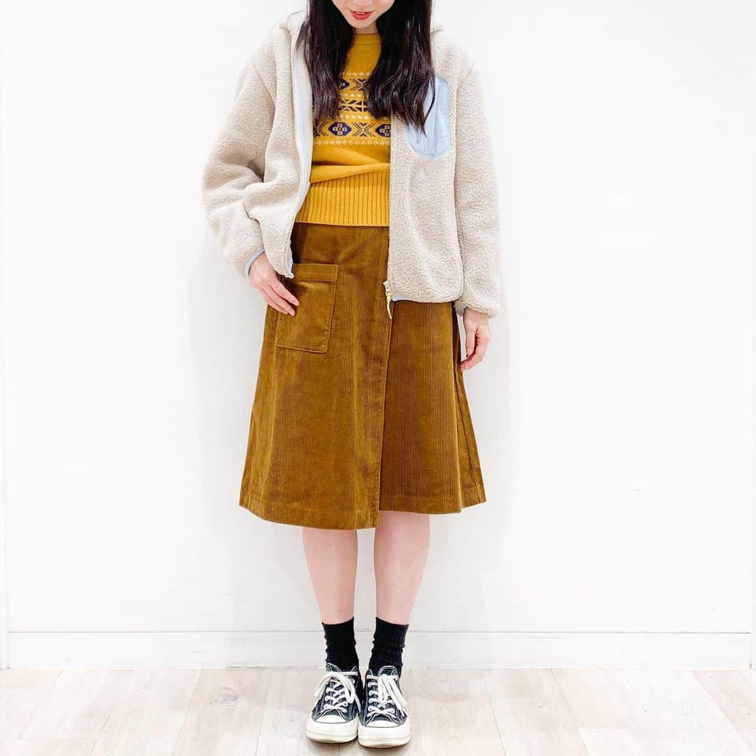 uniqlo_printemps_ginzaのインスタグラム：「🇬🇧 10/18(金)より発売スタート！ UNIQLO×JW ANDERSON🇬🇧 . ボアフリースフルジップパーカ ¥4,990+tax ラムブレンドクルーネックセーター ¥3,990+tax コーデュロイラップスカート ¥3,990+tax  #jwanderson #jwandersonxuniqlo」