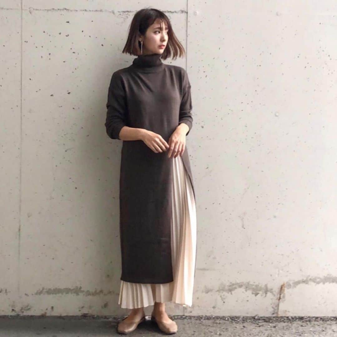 ur'sさんのインスタグラム写真 - (ur'sInstagram)「. . 【 style share 】 タートルネックスリットワンピ－ス 品番: BUXU0669 ¥3,990+tax . @miiikunkun 様、素敵なコーディネートありがとうございます！ 体のラインを拾い過ぎない程良いワイド感が嬉しいタートルネックワンピース🍂 ワイドパンツやスカートと合わせて旬のコーディネートをお楽しみいただけます👌🏻✨ . STYLE SHARE 募集中！ ハッシュタグは『#urs_styling』 素敵な着こなしは、紹介させて頂くことがあります。 . #urs_official #ユアーズ #レディース #fashion #コーディネート #ニットワンピース #タートルネックニット #スリットワンピース . . #Repost @miiikunkun ・・・ . .  台風怖いな〜🌀 明日の運動会が無事できるといいな、、🥺✨!!. . .  深めのスリットが可愛いワンピース♡. . プリーツスカート合わせも可愛いけど パンツとも合わせて着たいなっっ🥰✨. . @urs_official  #タートルネックスリットワンピース #urs_styling #urs_official  #ユアーズ #コーデ#163cmコーデ#私服 #コーディネート#大人カジュアル #instafashion#アラサーコーデ #プチプラ#プチプラコーデ #秋コーデ  #ママコーデ#ママファッション #mamagirl#ママガール #hugmug#ハグマグ」10月17日 17時47分 - urs_official