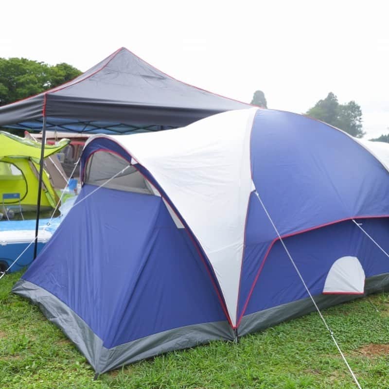 キャンプ情報サイト［ランタン］さんのインスタグラム写真 - (キャンプ情報サイト［ランタン］Instagram)「CAMP SMILE STYLE ／ アメリカで購入したコールマンのテントで お友達家族とグループキャンプ ＼ いろんなキャンパーのキャンプスタイルを現地取材と一般キャンパーからの投稿で数多く掲載してます。 . . 詳しくは @lantern.camp  webサイトをご覧ください . . #camp #camping #outdoor #travel #trip #lantern_smile #nature #キャンプ #キャンプ用品 #アウトドア #テント #自然 #旅行 #キャンプ初心者  #キャンプ好きな人と繋がりたい #成田ゆめ牧場ファミリーオートキャンプ場 #コールマン」10月17日 17時52分 - lantern.camp