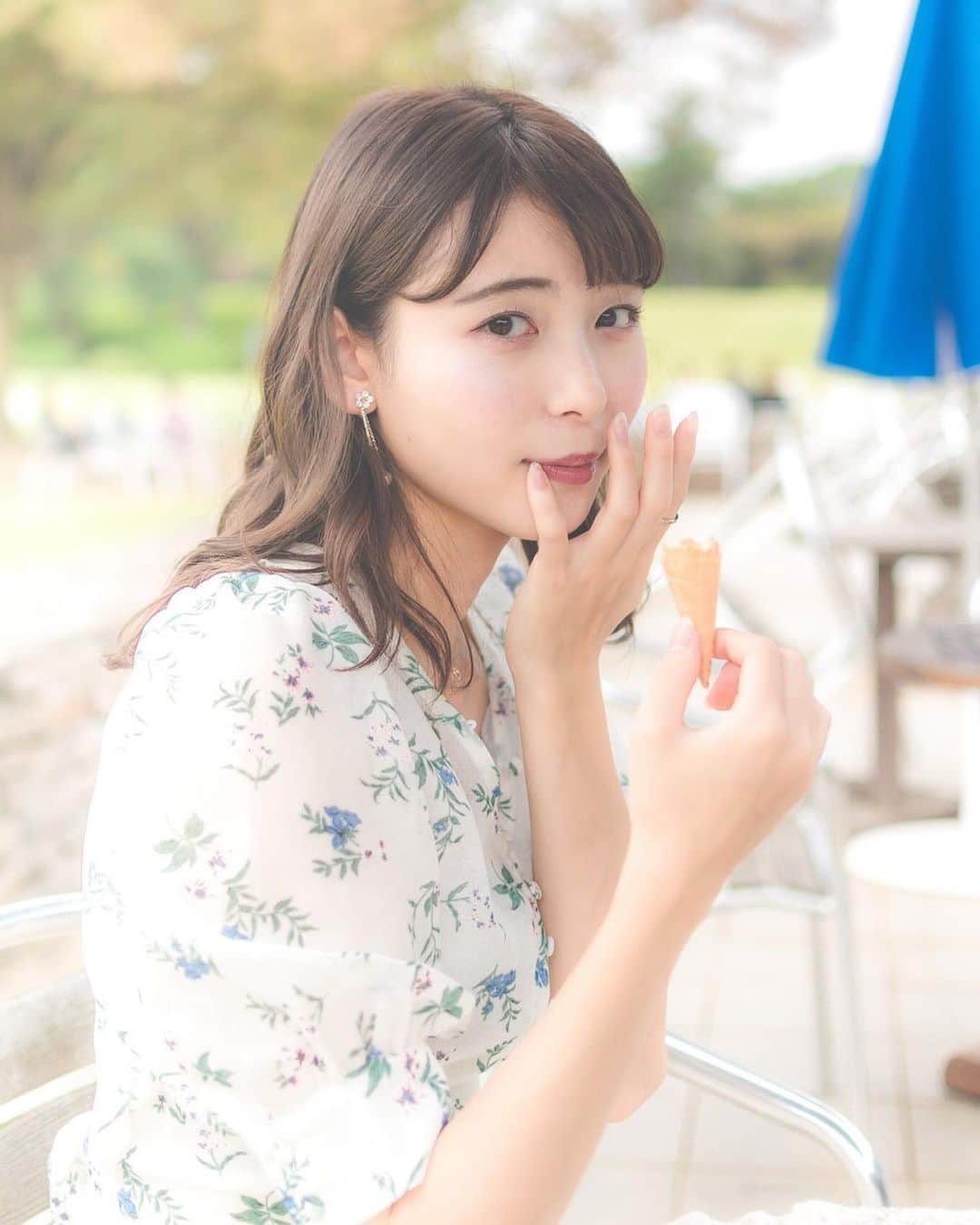 山田麻由のインスタグラム：「.﻿ ﻿ もうアイスの季節じゃなくなってきちゃったなああ😭﻿ ﻿ 雪見だいふくの季節だ❤︎(結局アイス)﻿ ﻿ ﻿ ﻿ #昭和記念公園#撮影#撮影モデル#撮影依頼募集中#サロンモデル #サロモ #ポートレート#ポートレートモデル﻿」