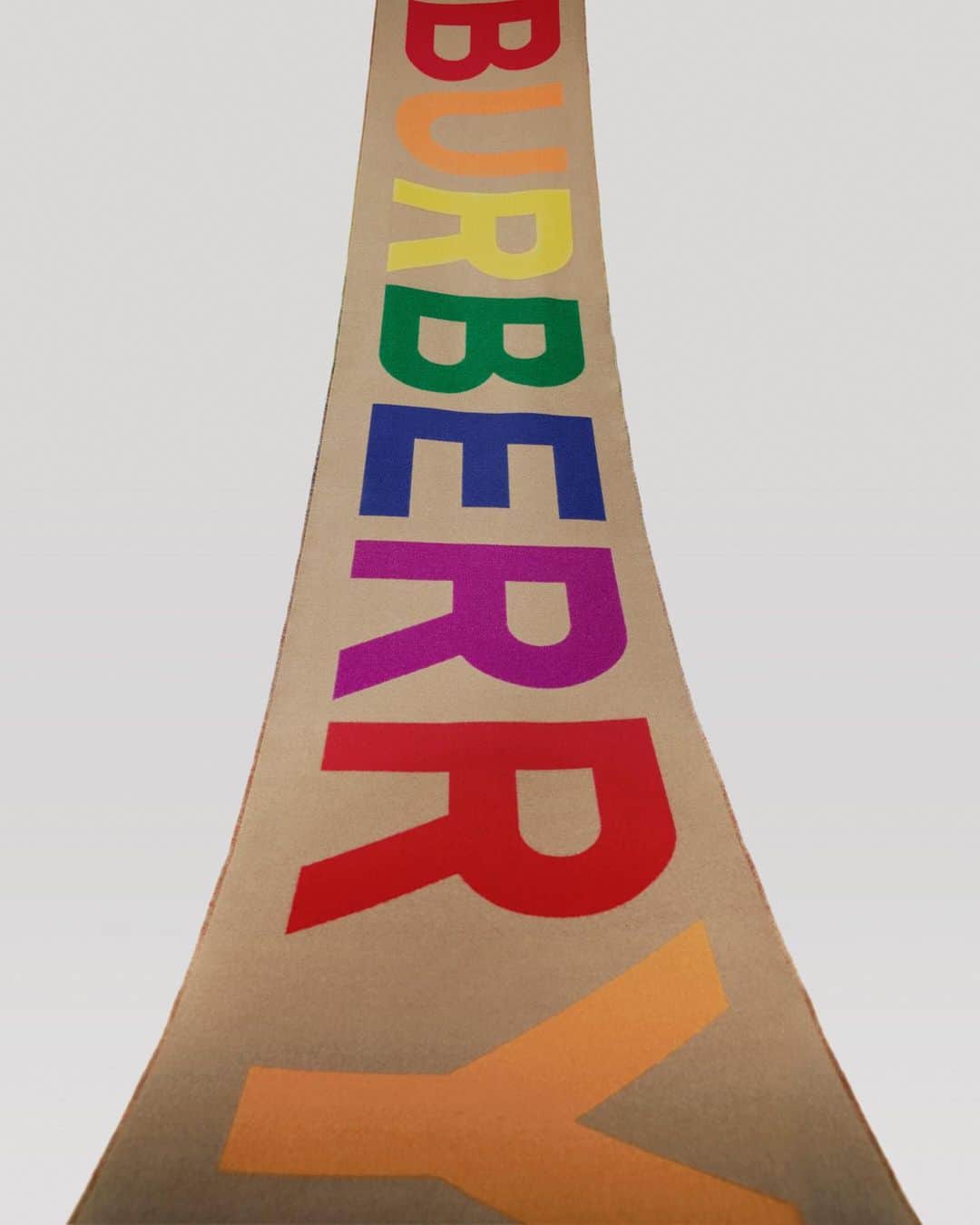 のインスタグラム：「Introducing the #Burberry rainbow scarf for #TheBSeries . Our 90s-inspired football scarf – a new style introduced to Burberry by #RiccardoTisci, featuring a bold iteration of our logo woven in an unexpected rainbow palette. Available to shop on Instagram for 24 hours only, 17 October at 12pm . #BurberryGeneration」
