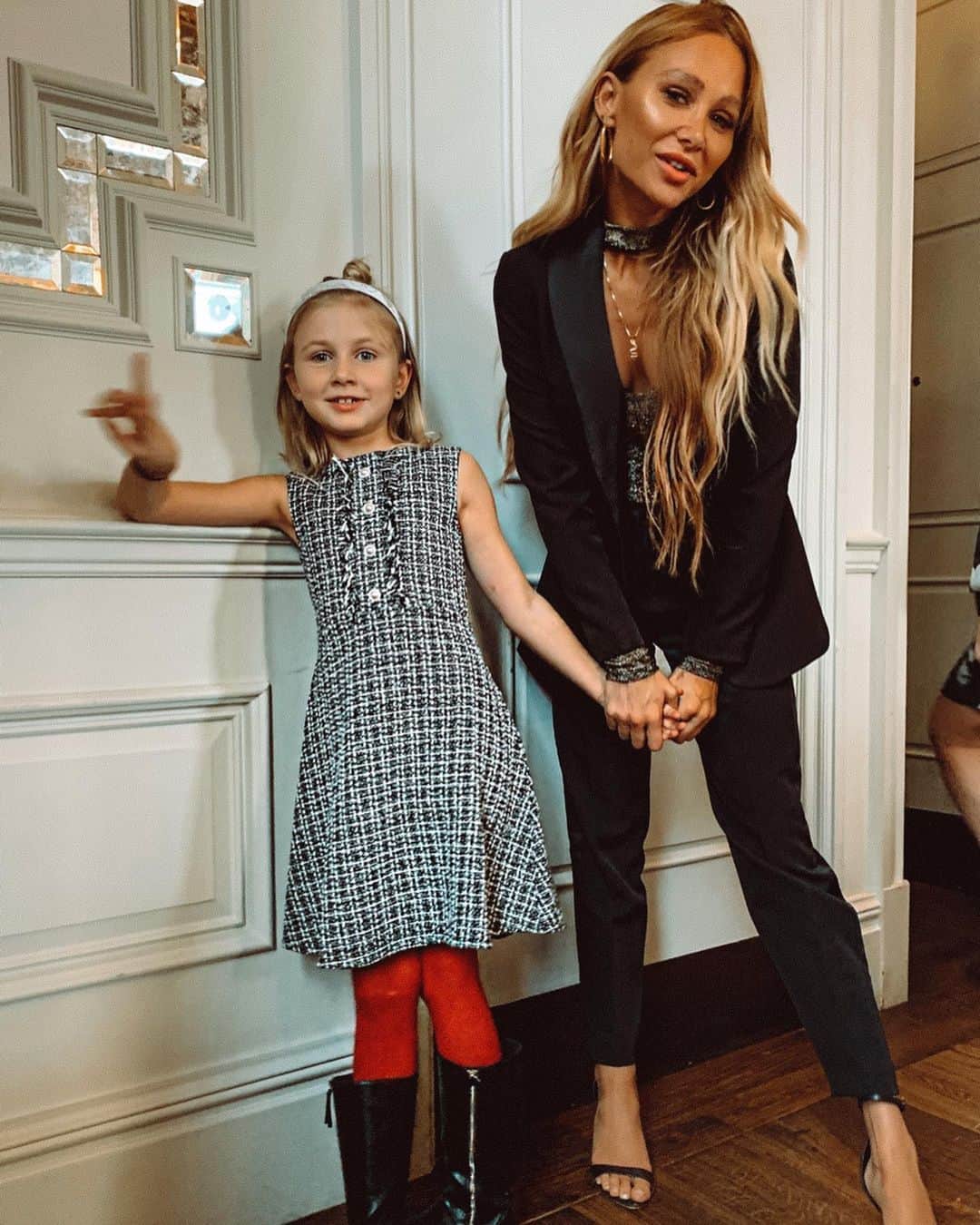 ルー・ティーズデールのインスタグラム：「‘I’m sorry Mum but I don’t see what you actually do?’ ‘PR!... I PR things!’ - - Dressed up nice in #abbeyclancyxlipsy @lipsylondon @abbeyclancyofficial #mylipsylook #ad」
