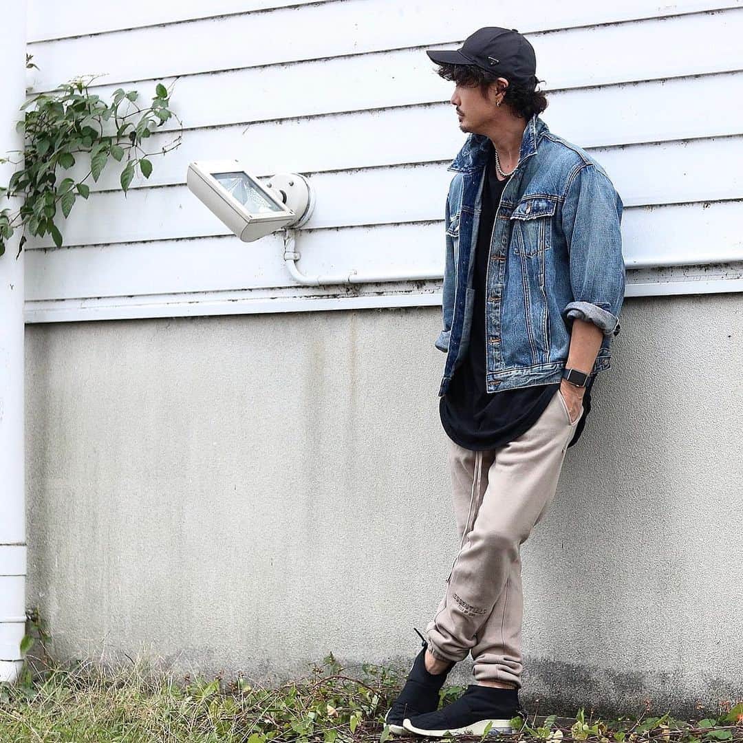 Kazuさんのインスタグラム写真 Kazuinstagram 空いた時間に スタッフ My Na に If 店舗の壁で 今日のコーディネートを 撮ってもらった 一眼レフは はじめてみたいだったけど いい感じに撮れてると思う トップス H M L デニムジャケット