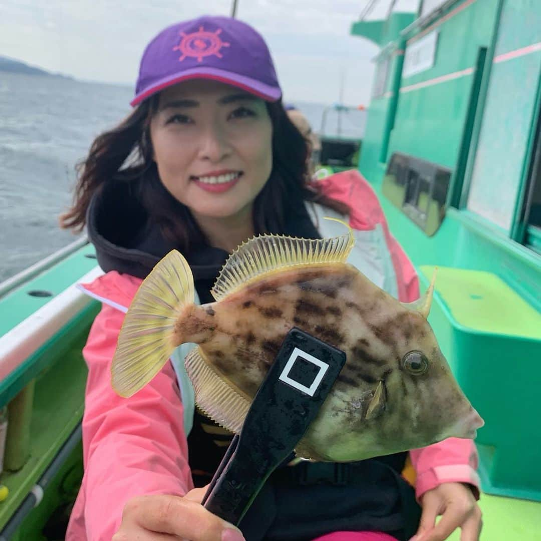 川目梢さんのインスタグラム写真 - (川目梢Instagram)「浦安『吉野屋』のカワハギ釣り🎣 魚にしっかりピントが合ってとっても美人なカワハギちゃんです💓 シーズン序盤はビッグが出やすいから皆さんも急いで❗️ 存分に肝パンを堪能しましょう☺️ #浦安 #吉野屋 #カワハギ #カワハギ釣り #釣り #釣り好き #釣りガール #釣り好きな人と繋がりたい #釣り女子 #釣り好きと繋がりたい」10月17日 18時57分 - kozukozu0615