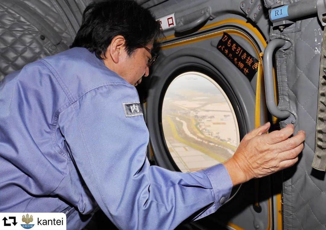 安倍晋三さんのインスタグラム写真 - (安倍晋三Instagram)「#repost @kantei 宮城県の吉田川では、広範囲にわたって浸水被害が発生しており、改めて、今回の災害の甚大さを目の当たりにしました。丸森町では、町役場も含めた浸水被害に加え、多くの場所で土砂崩れが発生し、今も、安否不明者の捜索に全力で当たっています。大量の土砂により道路が各所で寸断され、これまで孤立集落への物資支援なども行ってきました。避難されている方々からも、自宅に戻ることがかなわない状況を早く改善してほしいとの声をいただきました。一日も早い道路復旧に向けて、自衛隊、国土交通省の力を結集し、啓開作業を一層加速してまいります。 #台風19号 @shinzoabe」10月17日 18時58分 - shinzoabe