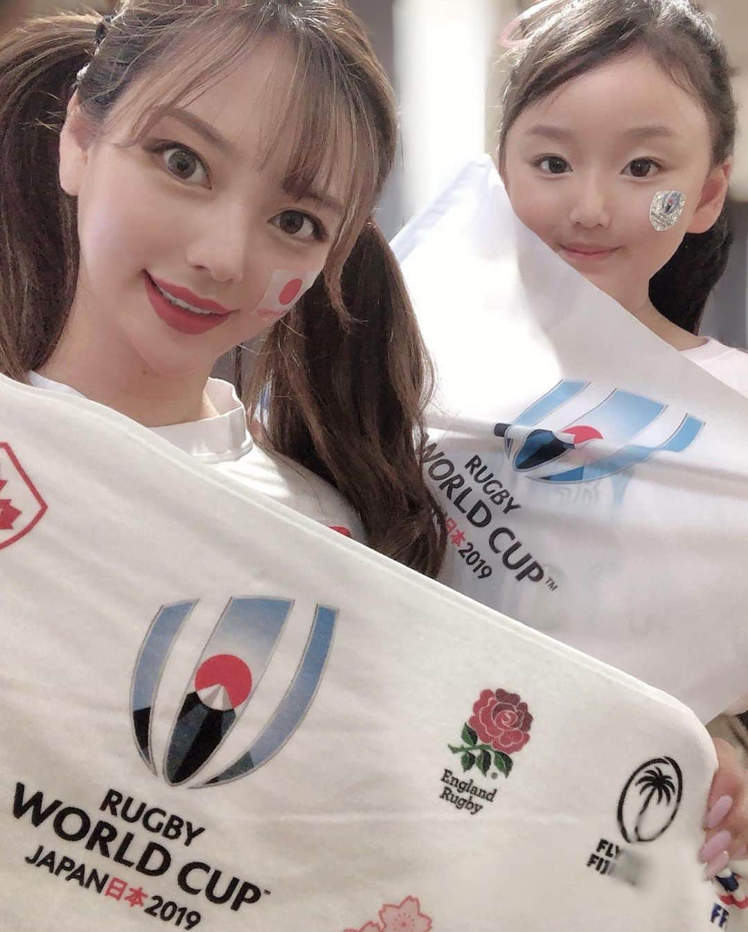 森本あやかさんのインスタグラム写真 - (森本あやかInstagram)「9/20から始まったラグビーワールドカップ🏉﻿ おひめと応援中🙌﻿ 日本代表頑張れ〜🙌﻿ ﻿ 今しか買えない各国の公式代表ジャージや﻿ グッズが公式オンラインストアで﻿ 期間限定発売されてるで〜🏉﻿ ﻿ みんなで日本代表を応援しよう！﻿ https://www.japanshop.rugbyworldcup.com/﻿ ﻿ #RWC2019﻿ #ラグビーワールドカップ﻿ #日本代表がんばれを表現してみた﻿ #4年に一度じゃない一生に一度だ」10月17日 18時59分 - ayachi0120