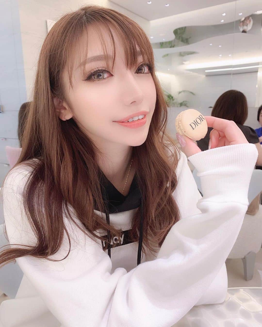 ?????さんのインスタグラム写真 - (?????Instagram)「. マミーと銀座で用事あったからついでに見つけたDior cafeでアフタヌーンティーしてみた☕️🍰🍴 一つ一つ美味しかったけど甘い物あんまり食べれない母娘は最後しんどかった🤢笑 . 今日は全身 @radychan_no_insta \★/ 今めちゃ買いやすくなってるからハイライトから飛んでみて✈️💕 . . #ootd #rady #レディ #カジュアル女神 #diorcafe #ディオールカフェ #pierreherme #ピエールエルメ #銀座 #途中ハラミはさめば甘いのイケる」10月17日 19時00分 - julia__0917
