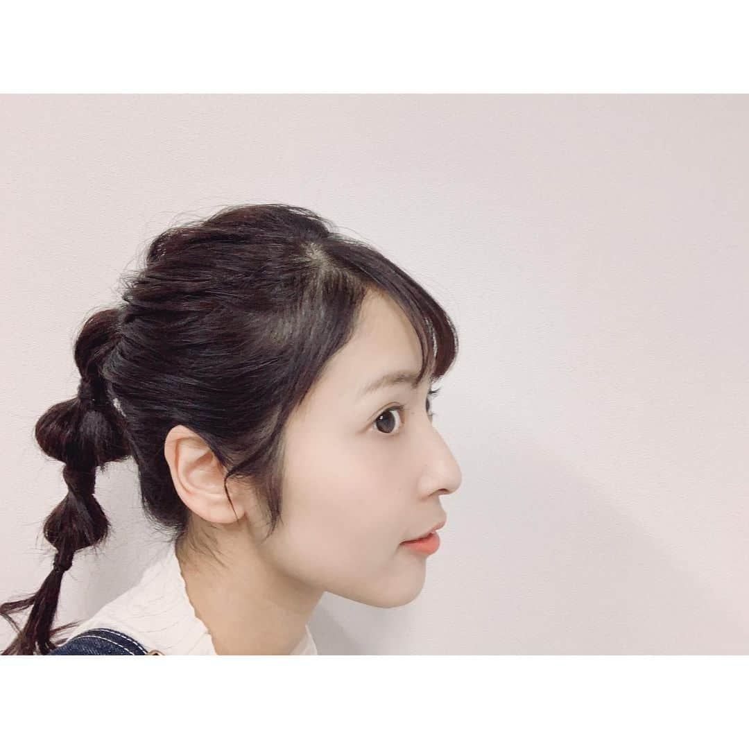 山下耀子さんのインスタグラム写真 - (山下耀子Instagram)「. ３時のおやつ放送ご覧頂きありがとうございました！ 毎週毎週チャレンジさせてもらって ほんまに鍛えられとる感じがする💪🏻 ムキムキになるやで💪🏻💪🏻💪🏻 . いっつもバタバタな中スタッフさんと 行きしに話す何気ない会話が とてもリラックスできます☺️♡ もっと期待に応えられるよう頑張りますー！  ３時のおやつ 「行ってみよーこ！食べてみよーこ！」は また来週😚  今日の #ごきげんヘアー は たまねぎ連なりヘアーでした！かわゆい☺️ #RSK #３時のおやつ #行ってみよーこ食べてみよーこ #ごきげんよーこ 😚」10月17日 19時21分 - twinkleyesy