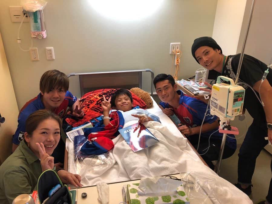 小川諒也さんのインスタグラム写真 - (小川諒也Instagram)「昨日は小児総合医療センターへ。 子供達が楽しみに待っててくれたの嬉しかったなー。 こっちがエネルギーもらえた！ #fctokyo」10月17日 19時19分 - ryoya_ogawa_6