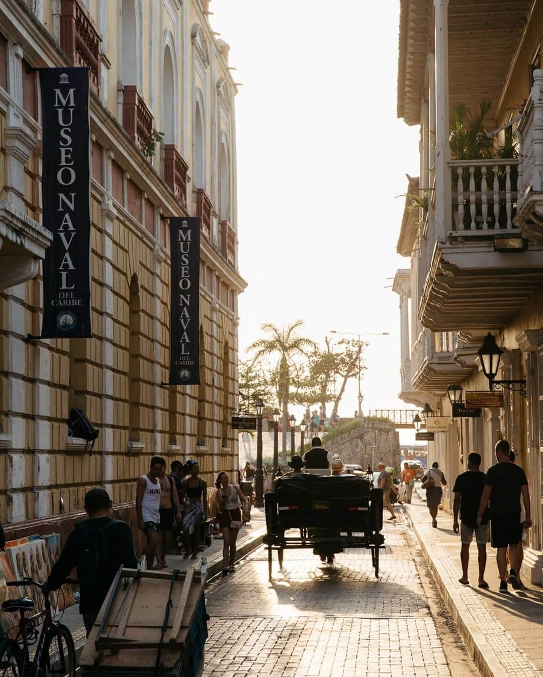 National Geographic Travelさんのインスタグラム写真 - (National Geographic TravelInstagram)「Photo by @kevinfaingnaert | Beautiful, mysterious, and unique, Cartagena's Old Town has no trouble getting attention. Its narrow streets and gorgeous architecture make it one of Colombia’s most coveted and popular destinations. #cartagena #colombia」10月18日 5時06分 - natgeotravel