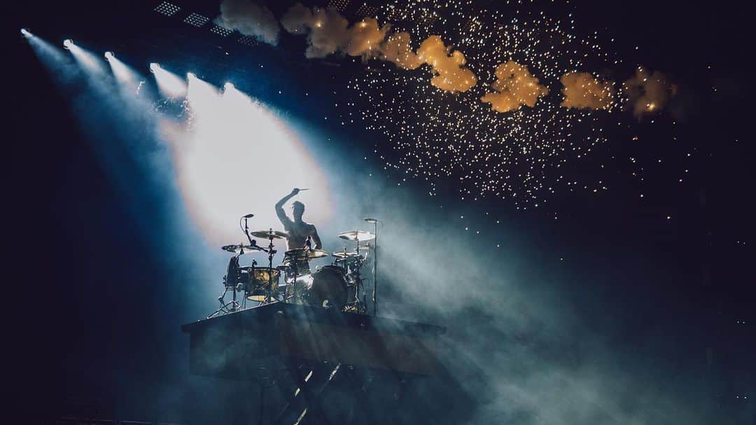 トゥエンティ・ワン・パイロッツのインスタグラム：「atlanta • #banditotour still rolling on •」