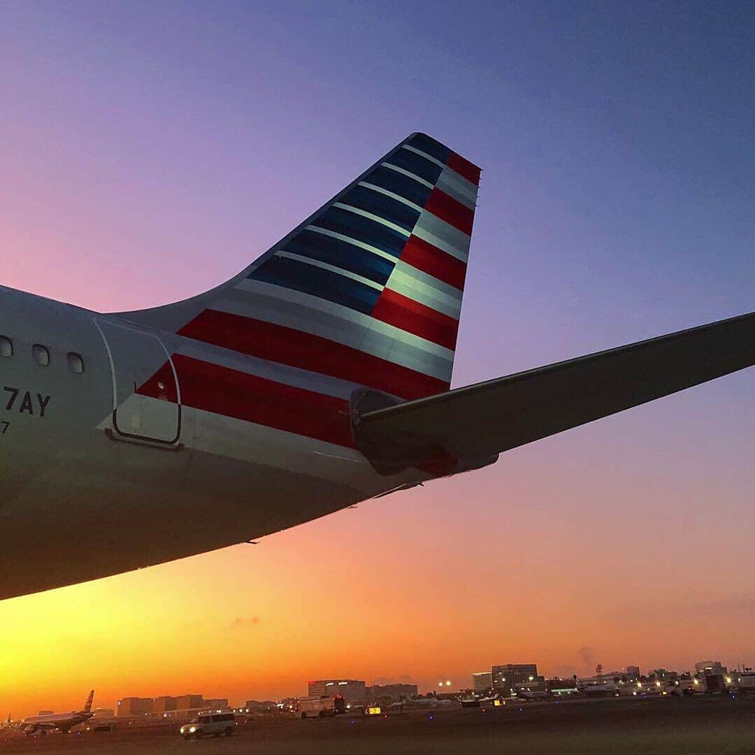 アメリカン航空のインスタグラム：「🎶 Rise and shine 🎤🌞 ⠀⠀⠀⠀⠀⠀⠀⠀⠀⠀⠀⠀⠀⠀⠀⠀⠀⠀ ⠀⠀⠀⠀⠀⠀⠀⠀⠀⠀⠀⠀⠀⠀⠀⠀⠀⠀ 📸: @krichardtaylor  #riseandshine」