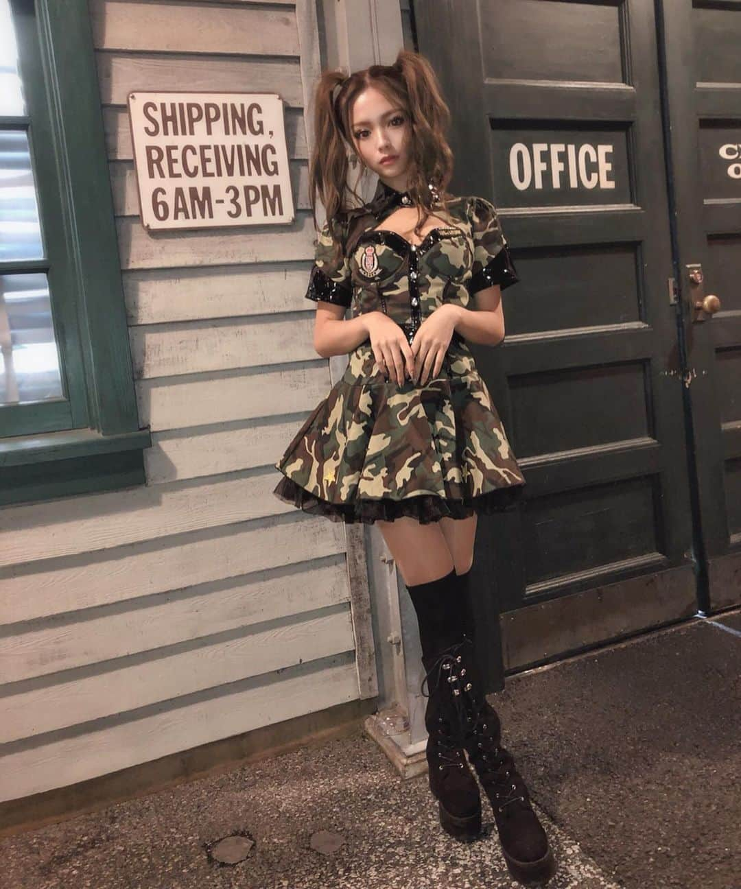 桜井美悠（みゆみゆ）さんのインスタグラム写真 - (桜井美悠（みゆみゆ）Instagram)「. HORROR NIGHT行ってきた🎃👻 . コスプレ、やっぱり寒い、(笑) . 雰囲気味わえて楽しかった🌙 . #急に#思いついたように#ゆにば#ホラーナイト#乗り物#1つだけ#コスプレ#army#アーミー#寒いわ」10月17日 21時08分 - miyumiyu1112