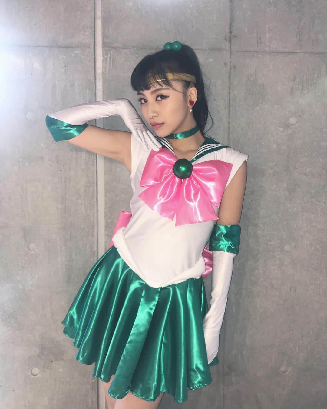 honoka のインスタグラム：「trigger Halloween verが公開されました！﻿ 見てくれたかなー🙋🏻🌙💖？？﻿ ﻿ 一足お先にHalloweenしちゃった🎃﻿ みんなは何にコスプレする予定？﻿ ﻿ #セーラームーン﻿ #セーラージュピター﻿ #Halloween﻿ #エルオーエル」